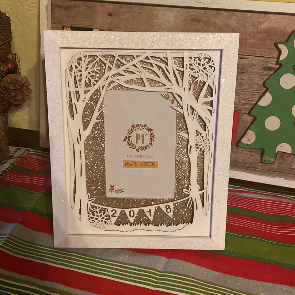 Pier 1 2018 Christmas frame